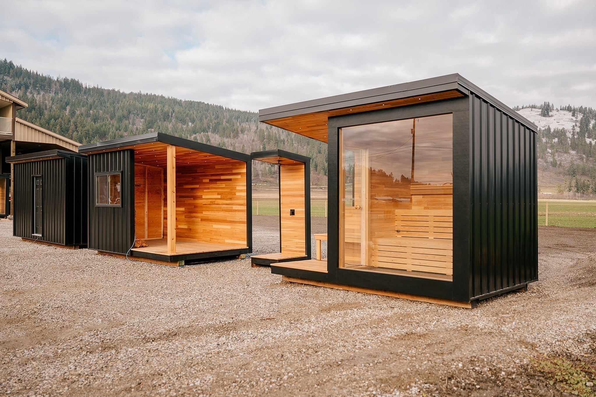 Kelowna – Full Urban Outdoor Sauna, Bar, and Shed Setup