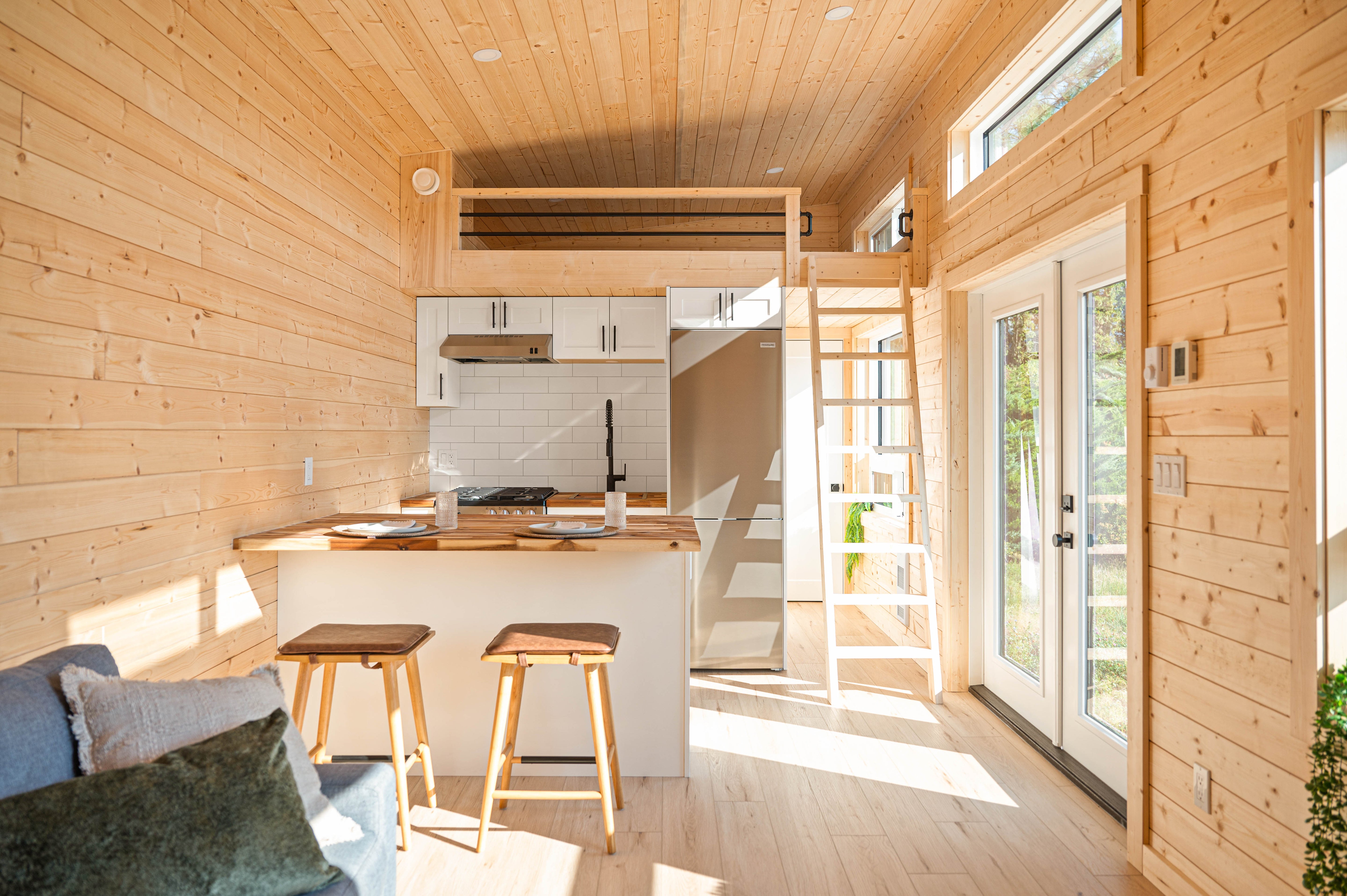 11.5' x 27' MODERN Cabin